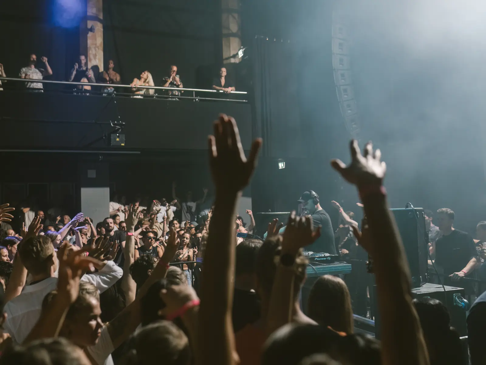 Publikum og DJ under Musikkfest 2024